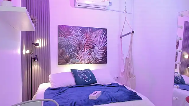 emma alice  online show from October 25, 2025, 12:13 pm