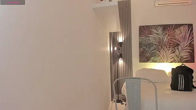 emma alice  online show from November 14, 2025, 12:04 pm