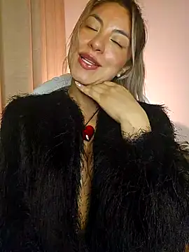 Karen San Miguel online show from February 11, 2025, 11:44 pm