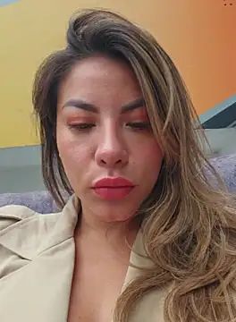 Karen San Miguel online show from October 10, 2025, 7:02 pm