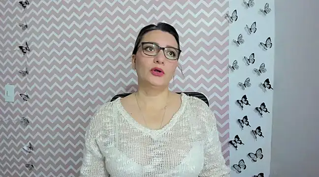 Amie Adams82  online show from December 17, 2024, 5:36 pm