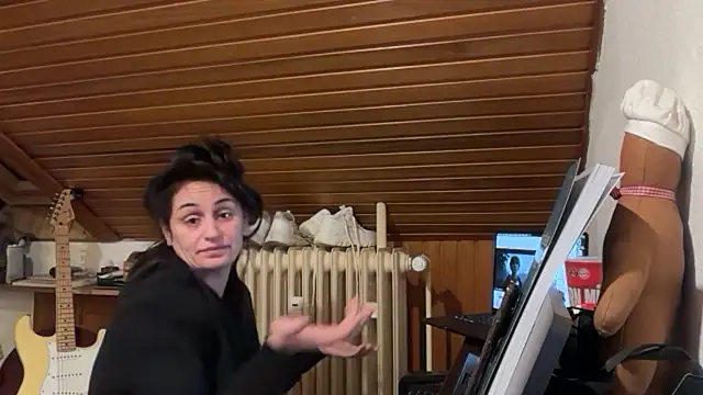 JeSuisUnTapin online show from December 22, 2025, 6:05 pm