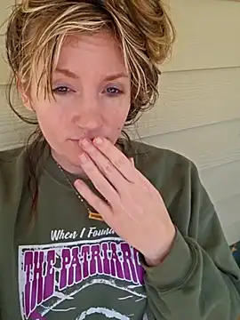 Snapshot of foreverzays chatting on February 24, 2025, 6:04 pm foreverzays online show from February 24, 2025, 6:04 pm