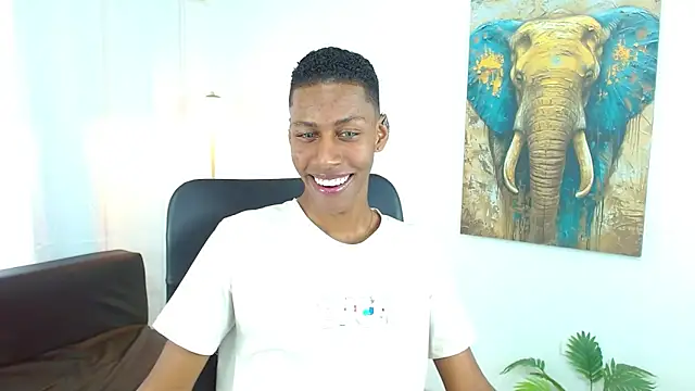 maiki18  online show from December 22, 2025, 8:39 pm