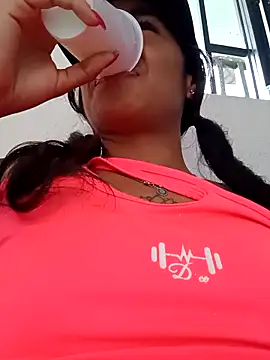 Leslly  online show from March 9, 2025, 7:37 pm