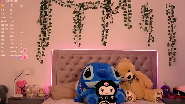 Snapshot of LaylaBrown chatting on February 8, 2025, 11:02 pm LaylaBrown online show from February 8, 2025, 11:02 pm