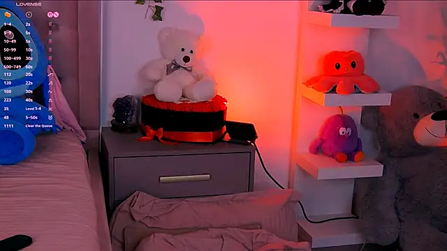 Snapshot of LaylaBrown chatting on October 8, 2025, 6:16 pm LaylaBrown online show from October 8, 2025, 6:16 pm