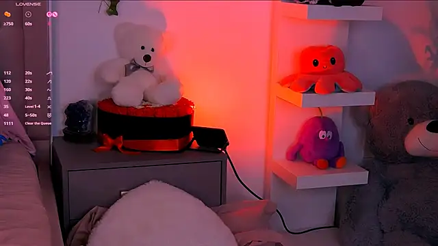 Snapshot of LaylaBrown chatting on October 10, 2025, 7:02 pm LaylaBrown online show from October 10, 2025, 7:02 pm