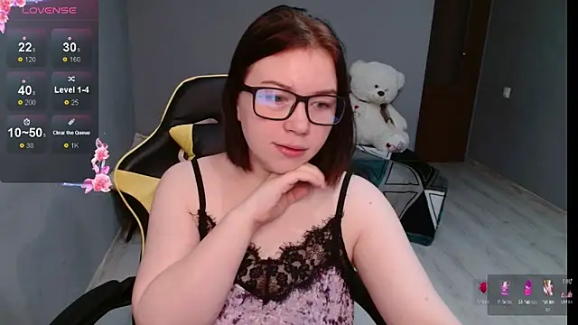 Emily Amorre online show from September 22, 2025, 1:07 am