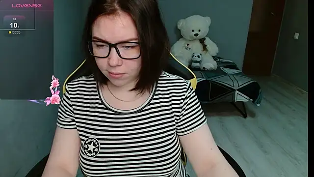 Emily Amorre online show from October 6, 2025, 1:14 am