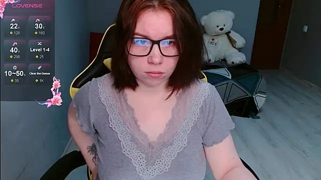 Emily Amorre online show from October 24, 2025, 10:06 pm