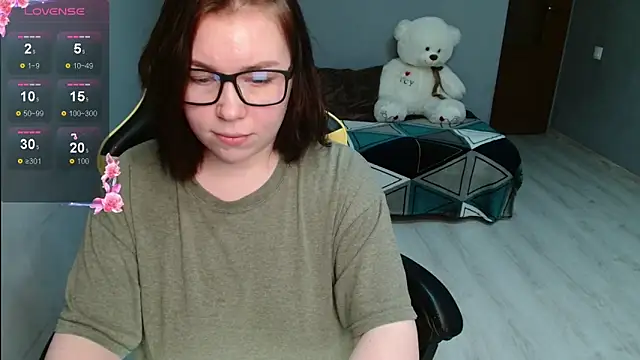 Emily Amorre online show from November 4, 2025, 5:01 pm