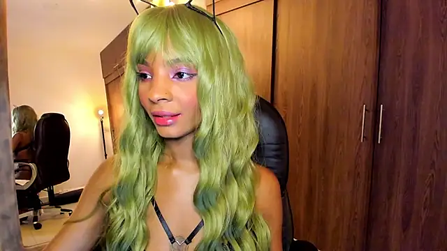 alikahouston4 online show from October 19, 2025, 3:29 am