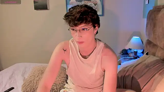 Snapshot of AdamDayt chatting on February 17, 2026, 9:54 pm AdamDayt online show from February 17, 2026, 9:54 pm