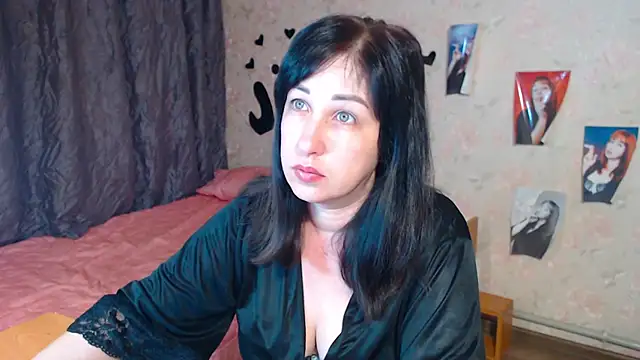 Snapshot of JillStevens chatting on September 17, 2025, 11:28 pm JillStevens online show from September 17, 2025, 11:28 pm