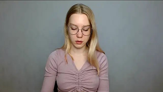 Snapshot of cindi_hot chatting on February 21, 2025, 8:18 am cindi hot online show from February 21, 2025, 8:18 am