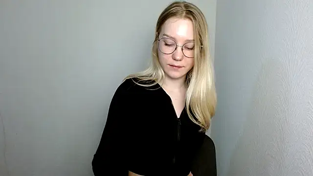 Snapshot of cindi_hot chatting on March 13, 2025, 12:13 pm cindi hot online show from March 13, 2025, 12:13 pm