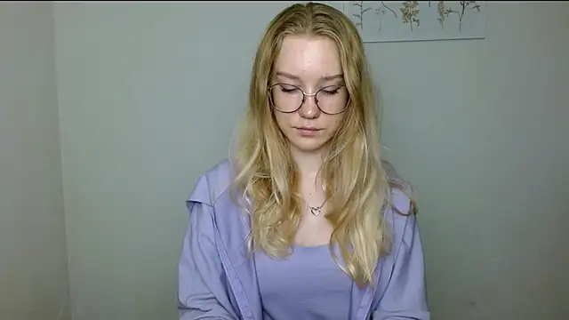 Snapshot of cindi_hot chatting on October 10, 2025, 12:59 pm cindi hot online show from October 10, 2025, 12:59 pm