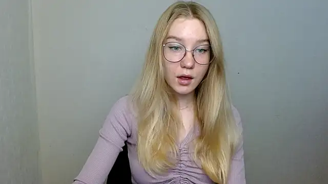 cindi hot online show from November 10, 2025, 8:46 am