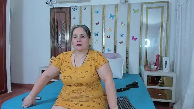 AnyelaGitanaMature online show from November 18, 2025, 1:55 am