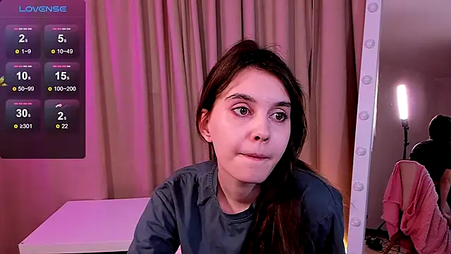 Snapshot of SusieMorris chatting on December 6, 2024, 8:15 am SusieMorris online show from December 6, 2024, 8:15 am