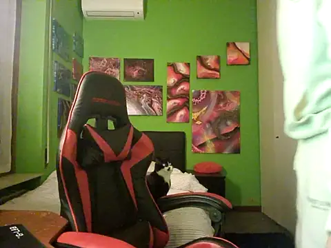 Snapshot of MASTERMONEY chatting on October 31, 2025, 10:44 pm MASTERMONEY online show from October 31, 2025, 10:44 pm