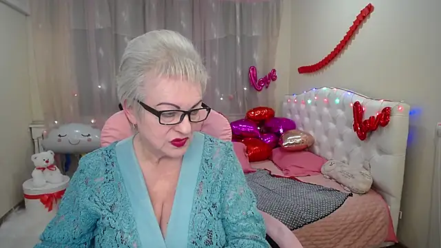 KayleSmoll online show from February 4, 2025, 10:34 pm