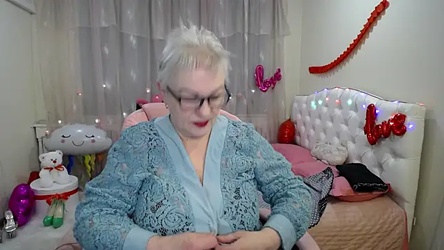 KayleSmoll online show from February 22, 2025, 7:14 pm