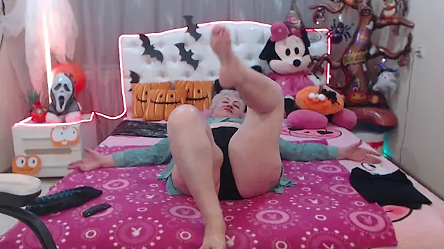 KayleSmoll online show from October 21, 2025, 6:52 pm