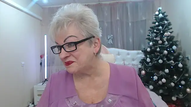 KayleSmoll online show from December 16, 2025, 7:52 pm