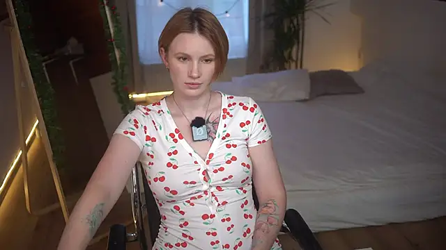 AkaneiroDemon online show from December 18, 2024, 1:34 pm