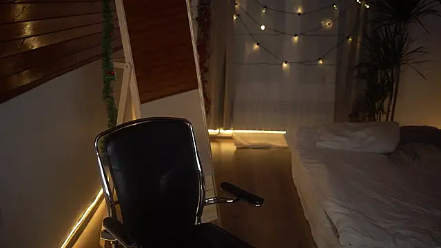 AkaneiroDemon online show from December 18, 2024, 4:39 pm