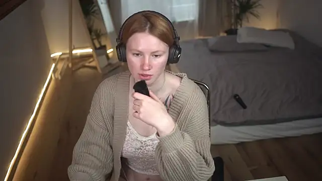 AkaneiroDemon online show from January 20, 2025, 1:53 pm