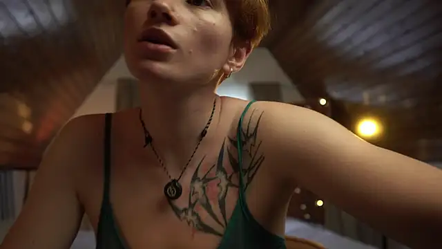 AkaneiroDemon online show from September 16, 2025, 1:23 pm