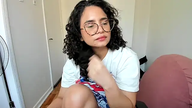 cinnamon rosa online show from February 10, 2025, 10:40 pm