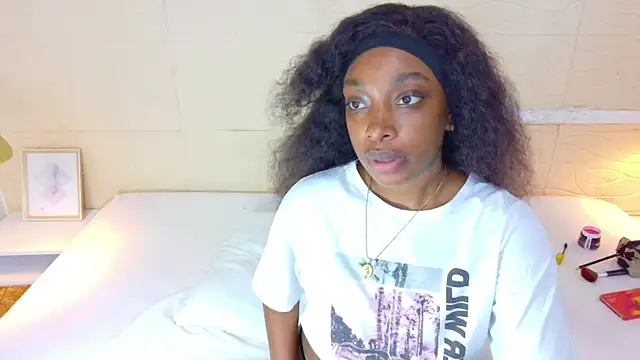 Snapshot of Shamiraa_moore chatting on October 9, 2025, 7:56 pm Shamiraa moore online show from October 9, 2025, 7:56 pm