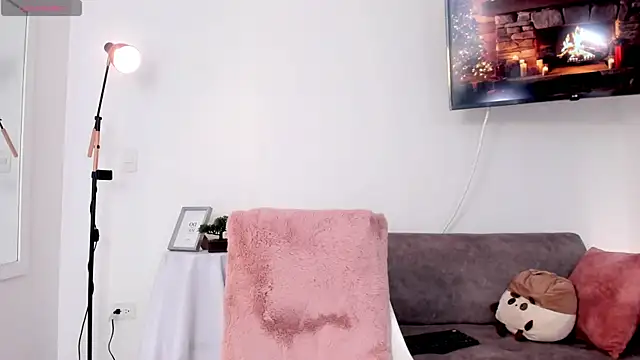 Hannaos online show from December 22, 2024, 6:26 pm