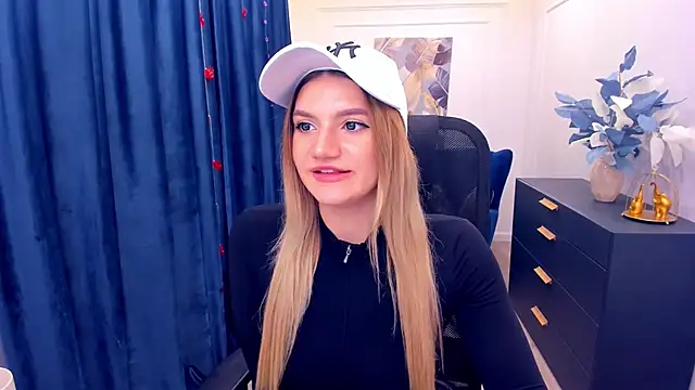 SelenaeMoore online show from November 13, 2025, 7:35 pm