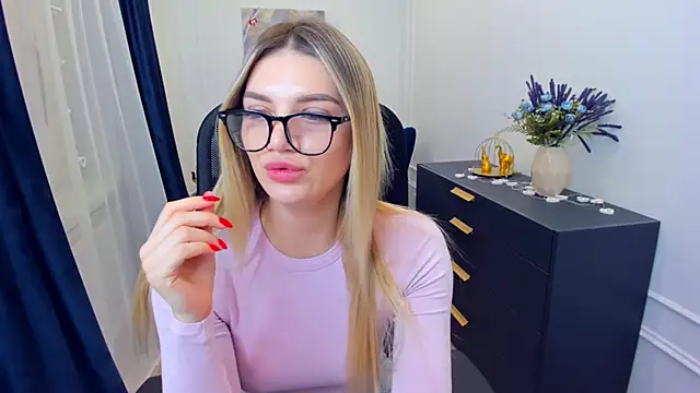 SelenaeMoore online show from February 17, 2026, 3:36 am