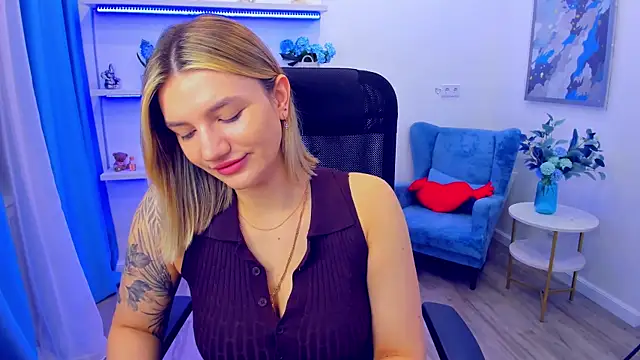 SelenaeMoore online show from May 13, 2026, 3:37 am