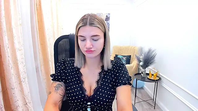 SelenaeMoore online show from June 9, 2026, 3:40 am