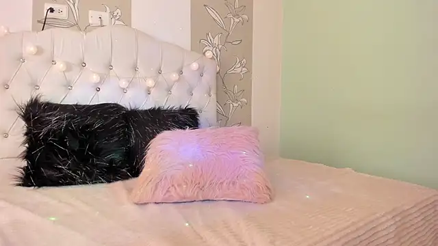 Snapshot of Esteff__o2 chatting on January 7, 2025, 7:38 pm Esteff o2 online show from January 7, 2025, 7:38 pm