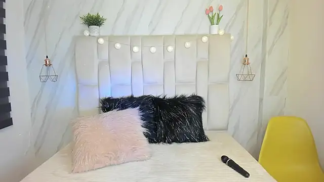 Snapshot of Esteff__o2 chatting on February 28, 2025, 8:18 pm Esteff o2 online show from February 28, 2025, 8:18 pm