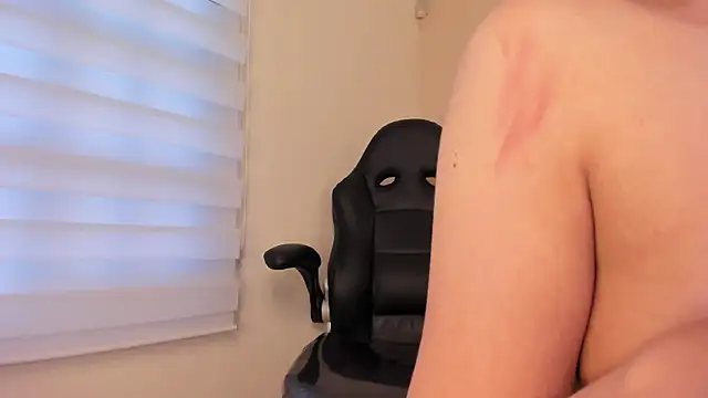 Snapshot of Esteff__o2 chatting on March 3, 2025, 11:03 pm Esteff o2 online show from March 3, 2025, 11:03 pm