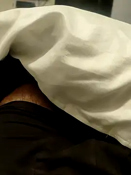 littlehornysons online show from January 15, 2026, 1:16 pm