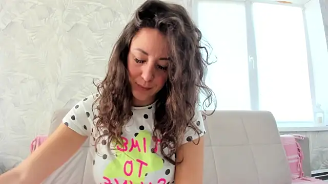 Snapshot of Karina_sunny chatting on September 12, 2025, 9:20 am Karina sunny online show from September 12, 2025, 9:20 am