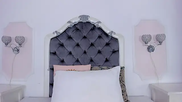 anais cooper online show from September 23, 2025, 3:20 am