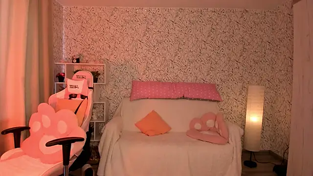 Snapshot of luna_cross chatting on March 19, 2025, 7:29 am luna cross online show from March 19, 2025, 7:29 am