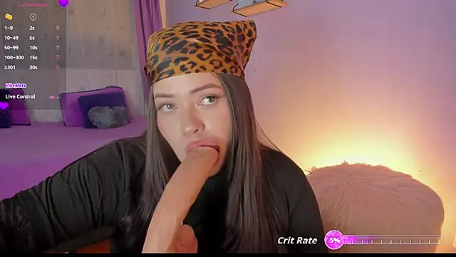 dennisbonnet  online show from December 21, 2025, 5:14 am