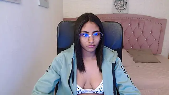 shaneelle online show from February 18, 2025, 3:10 am